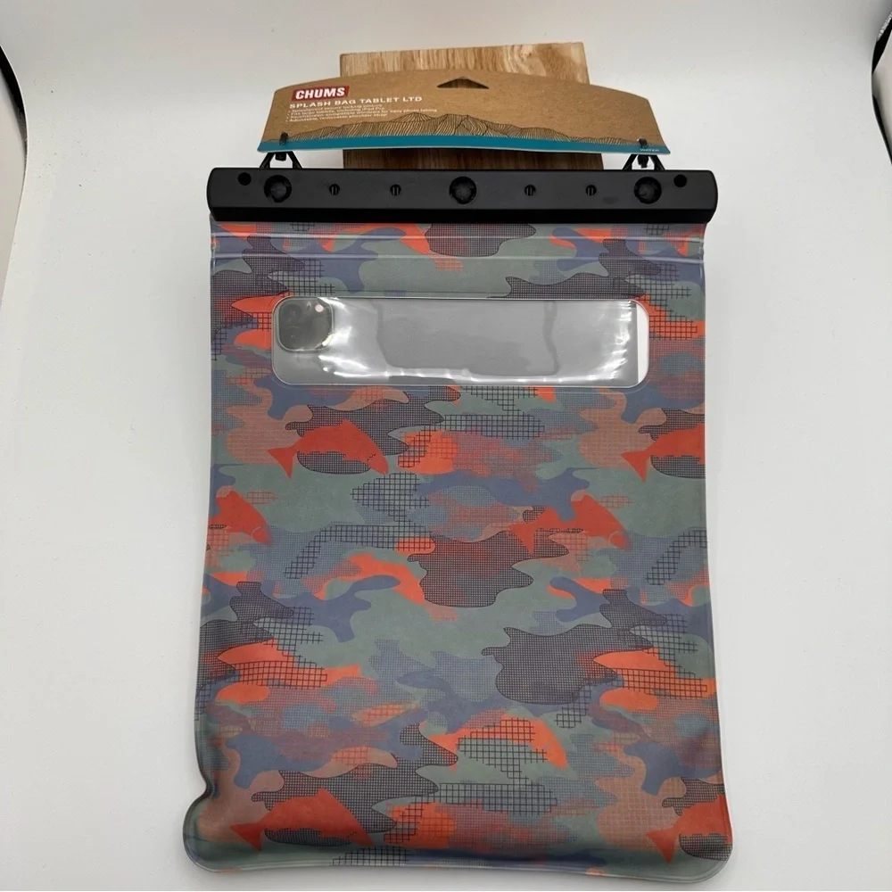 NWT CHUMS Splash Bag Tablet Cover